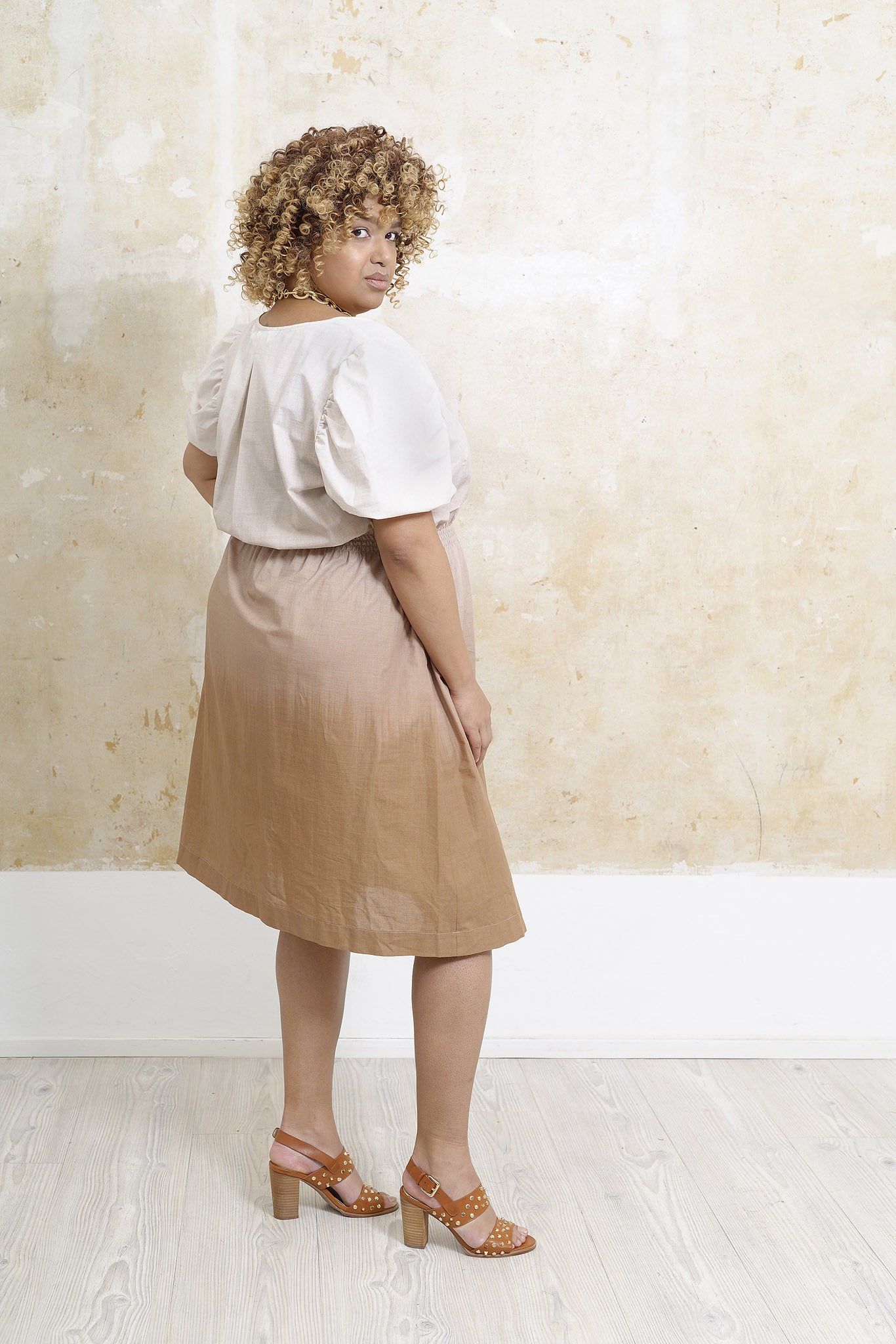 Kleid-Emi-Frau-Ombré-Kleid-großer-Goldschuck-Plus-Size-Übergöße-Große-Größe