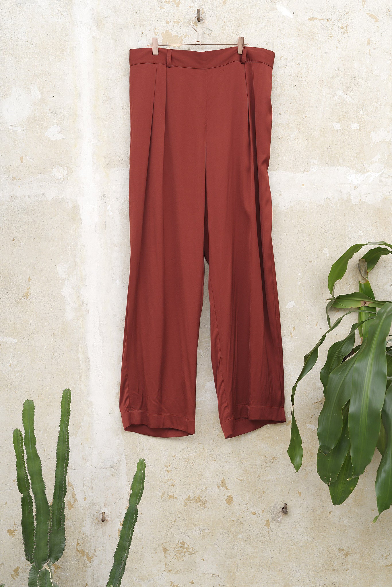 Hose-Tilli-weiter-schnitt-rot-Plus-Size-Übergröße-Große-Größe-hose-hängend